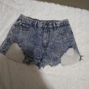 Signature 8 distressed denim short